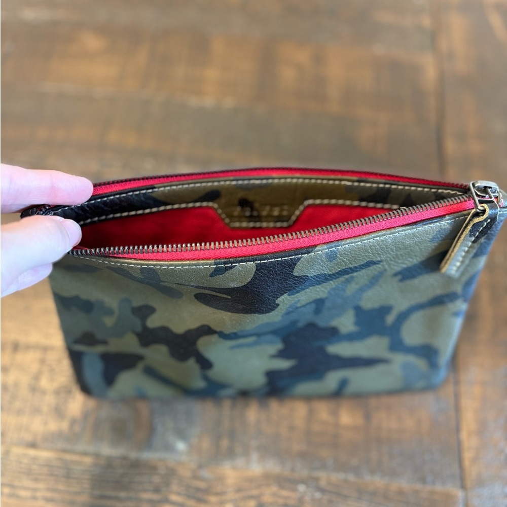 NWOT Velvet by Graham & Spencer Valerie Camo Leather Clutch in Camo